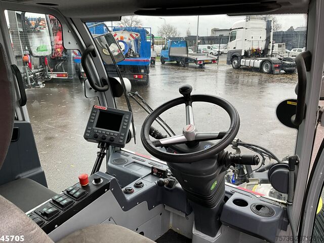 Balayeuse Bucher Citycat 2020 with 3-rd brush