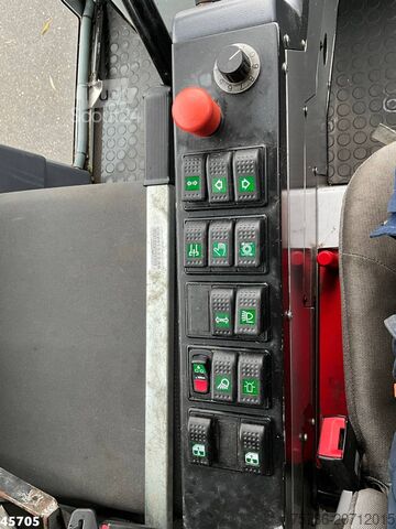 Balayeuse Bucher Citycat 2020 with 3-rd brush