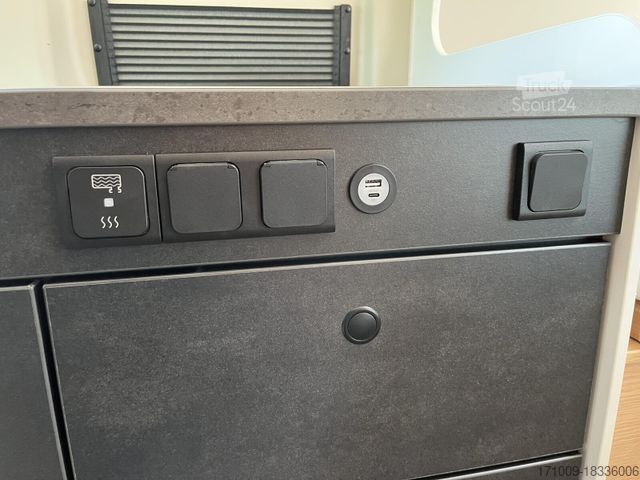 Asuntoauto SUNLIGHT Cliff X 640 Digital Dieselheizung Safety LED