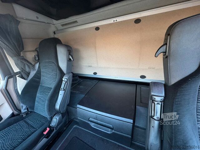 Vrachtwagen met bakwagen MERCEDES-BENZ Actros 2545 6x2 Getränkewagen
