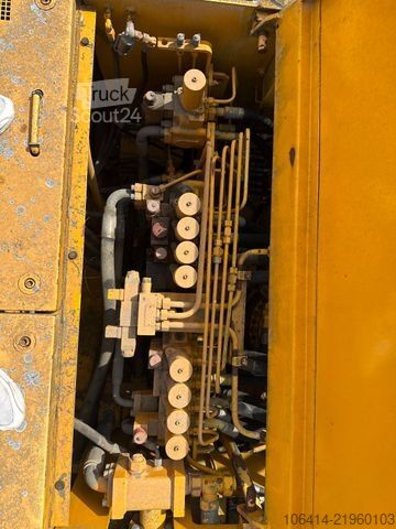 Rupsgraver LIEBHERR R 932 / HD/SL