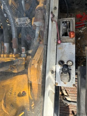 Rupsgraver LIEBHERR R 932 / HD/SL
