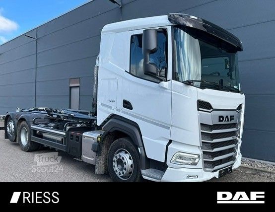 Camião porta-contentores de gancho DAF XF 480 FAN 6X2 Lenkachse Motorabtrieb