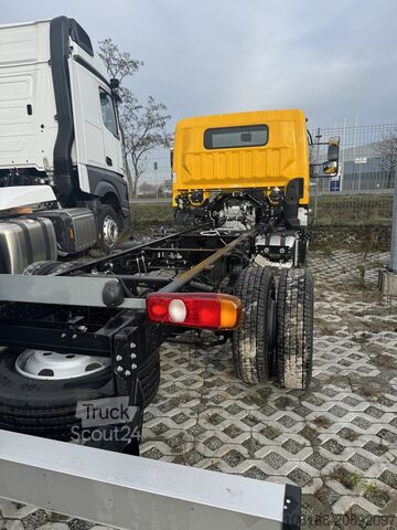 Truck chassis Fuso CANTER 6C18 4X4 Fahrgestell