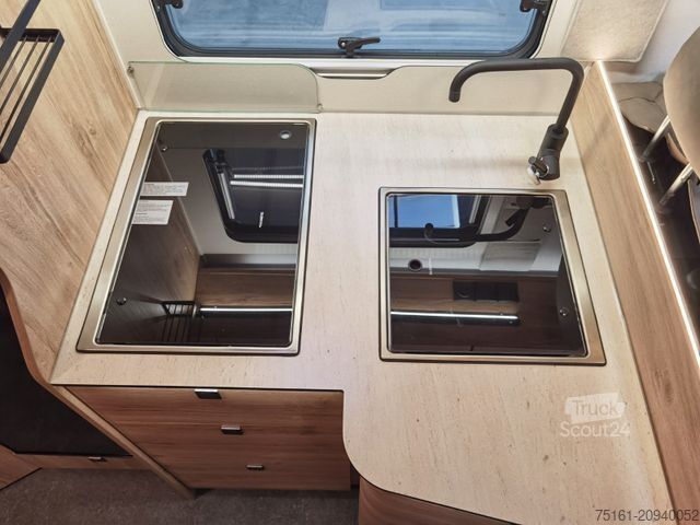 Pusiau integruotas kemperis EURAMOBIL PROFILA T 696 EB /-2025-/ S-PAKET / EINZELBETTEN