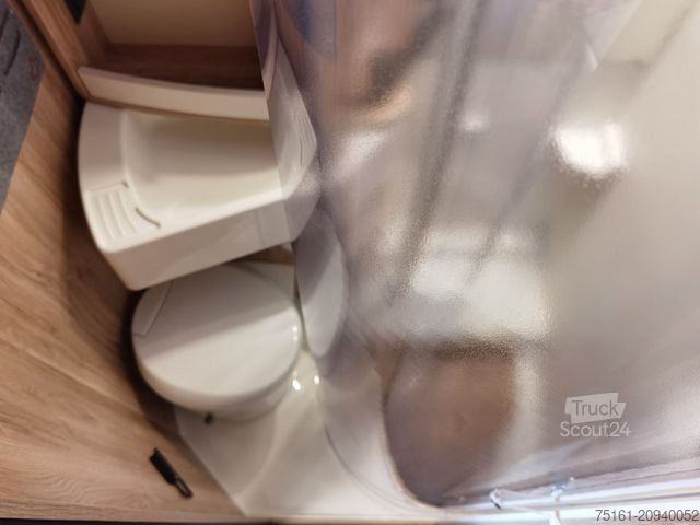 Pusiau integruotas kemperis EURAMOBIL PROFILA T 696 EB /-2025-/ S-PAKET / EINZELBETTEN