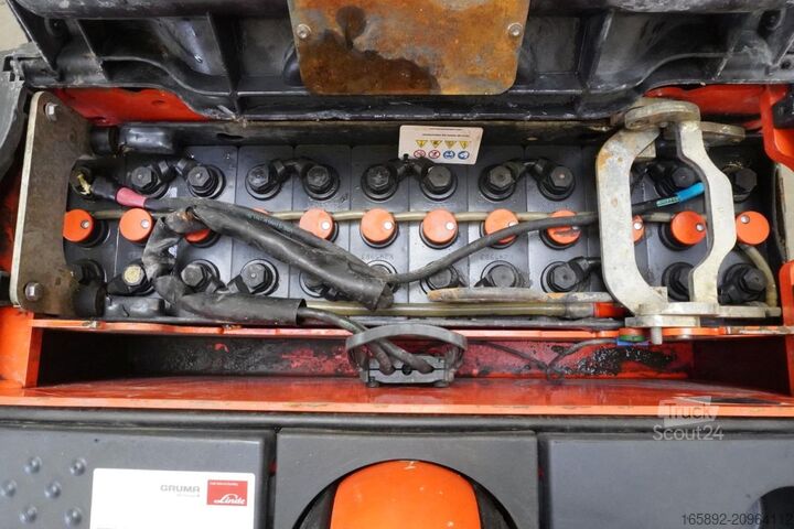 Elektrische meelooppallettruck met sta-platform Linde T 20 AP 131