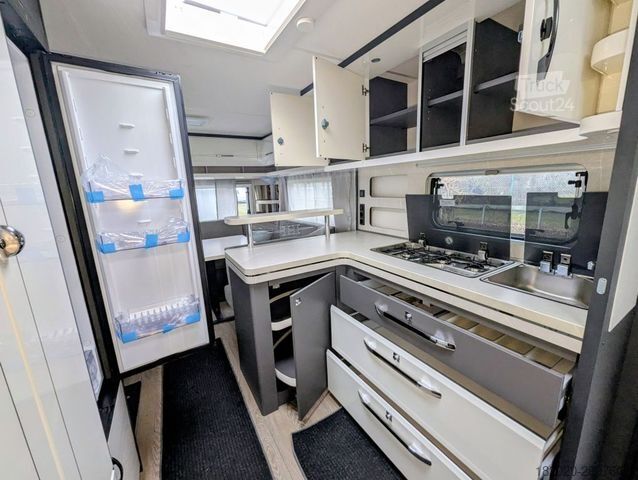 Caravan HOBBY Excellent 560 CFe FUßBODENERWÄRMUNG, AUFLASTUNG