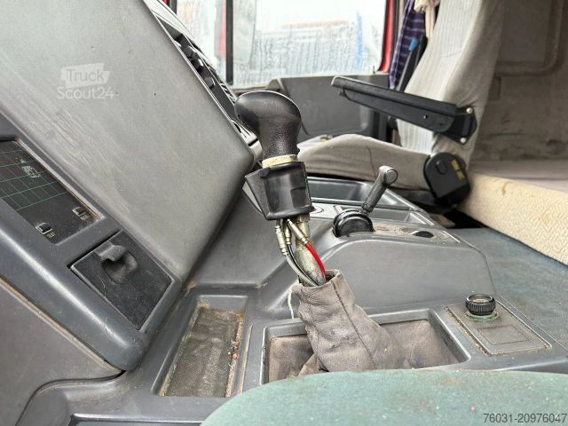 Lastbil med flak DAF 95.360 ATI 4X2 SPRING/SPRING ZF MANUAL GEARBOX