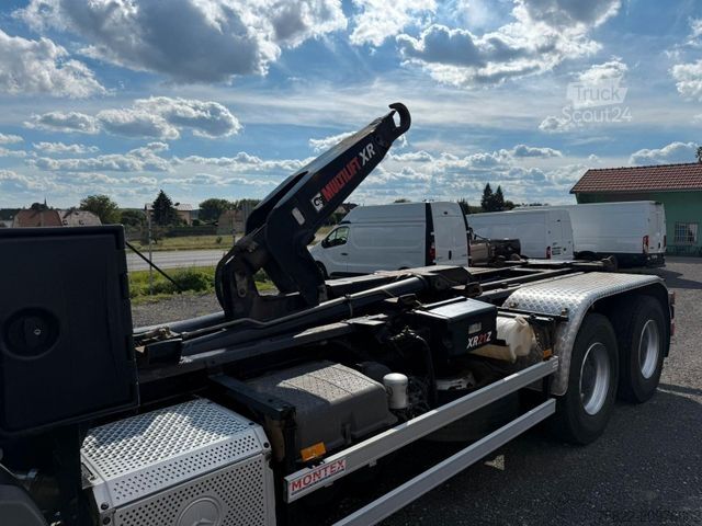 Kanca kasalı yük kamyonu (roll-off) MERCEDES-BENZ Aufbau Hiab Abroller XR21Z Knick / Haken Hook