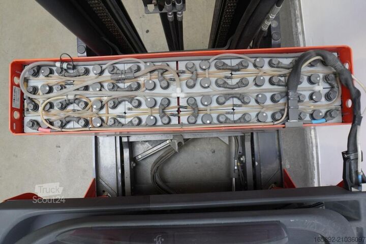 Chariot à mât rétractable Linde R 12 B 1120