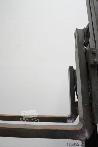 Chariot à mât rétractable Linde R 12 B 1120