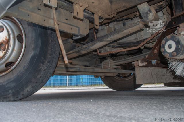 Özel amaçlı kamyon MERCEDES-BENZ 1018 Atego Straßenreiniger Faun VIAJET 5 R