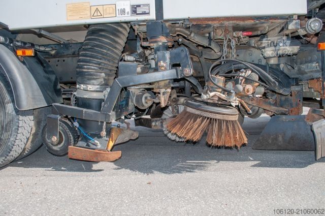 Özel amaçlı kamyon MERCEDES-BENZ 1018 Atego Straßenreiniger Faun VIAJET 5 R