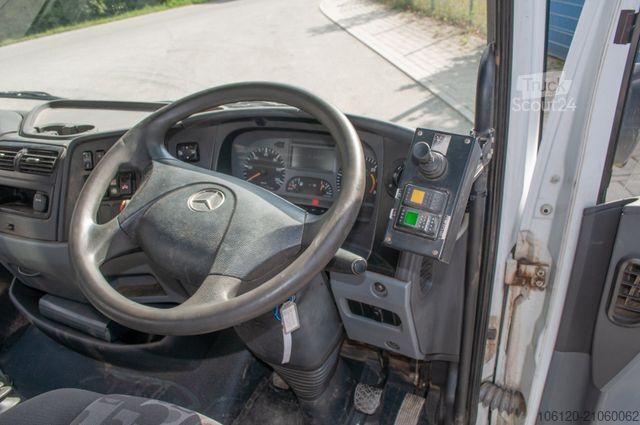 Özel amaçlı kamyon MERCEDES-BENZ 1018 Atego Straßenreiniger Faun VIAJET 5 R
