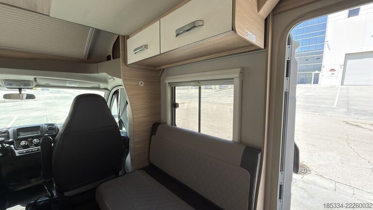 Teilintegriertes Wohnmobil 2024 Fiat Ducato Weinsberg Carasuite Entièrement équipé | Couchages pour 5