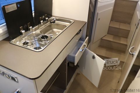 Ημιενσωματωμένο αυτοκινούμενο τροχόσπιτο Bürstner Lineo T 690 G