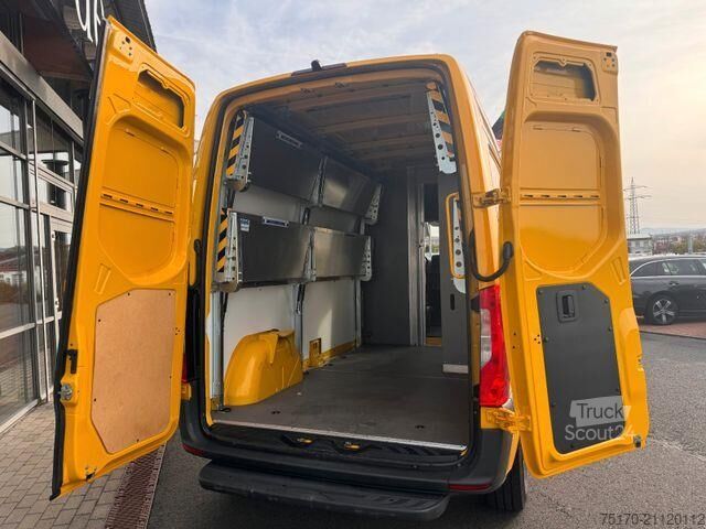 Hochdachkombi Mercedes-Benz eSprinter 312 DHL Regal KEP-Ausbau
