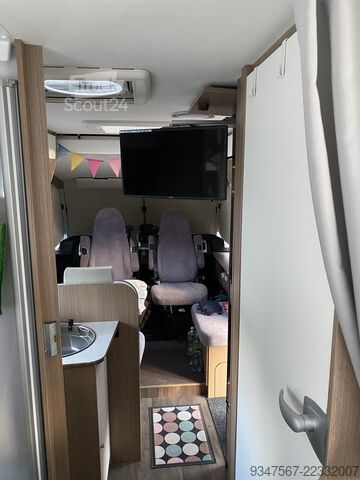 Integroitu matkailuauto Carado I447 Emotion