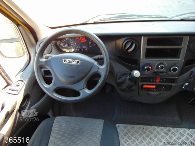 Transporter mit Koffer IVECO Daily 50 C 15 Postkoffer Regalsystem-Kamera