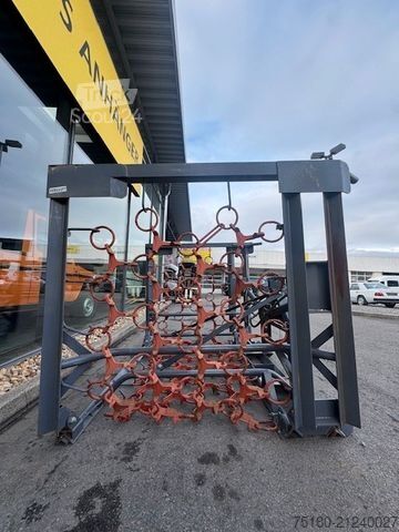 Field cultivator  Wiesenschleppe 5m, 4-reihig  hydraul.