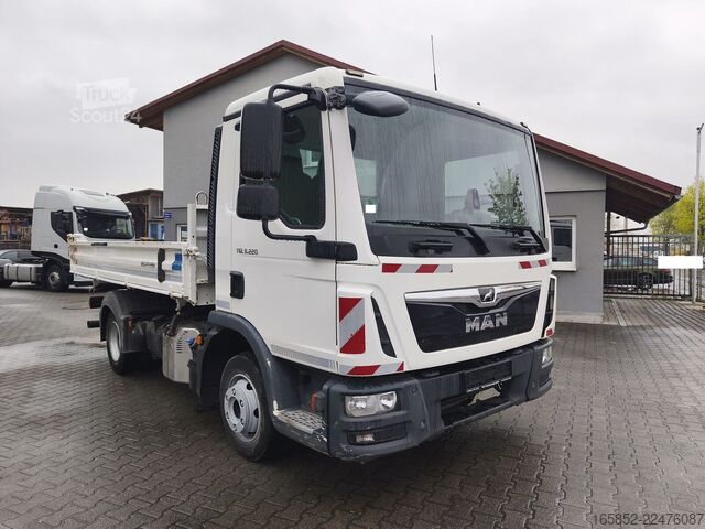3-sānu pašizgāzējs MAN TGL 8.220
