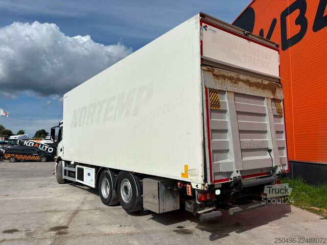 Transport av kyl- och frysvaror Mercedes-Benz Antos 2543 6x2*4 Supra Mt / box L=8520 mm