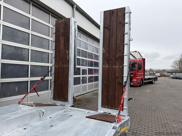 Remorque porte-engins surbaissée Möslein T 4 VB H2  neuer 4 Achs Tieflader hydraulischen Rampen