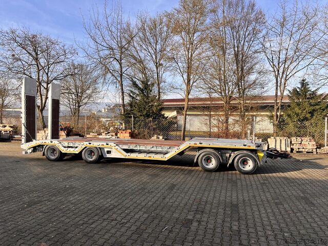 Низькорамний причіп Möslein T 4 VB H1 R  neuer 4 Achs Tieflader + Radmulden