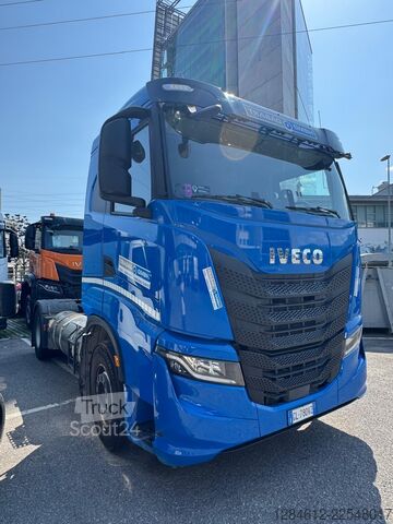 Vakio vetoauto Iveco AS440X46T/P 1 LNG