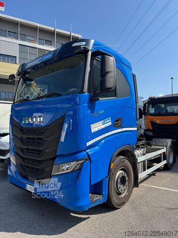 Vakio vetoauto Iveco AS440X46T/P 1 LNG