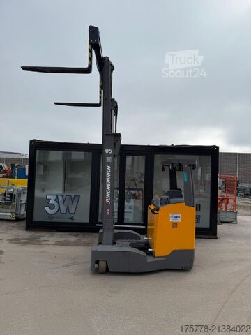 Carrello retrattile Jungheinrich ETV Q25