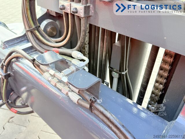 Fireveis truck Combilift C3000ET TRIPLEX 5940 WIDE FORK POSITIONE