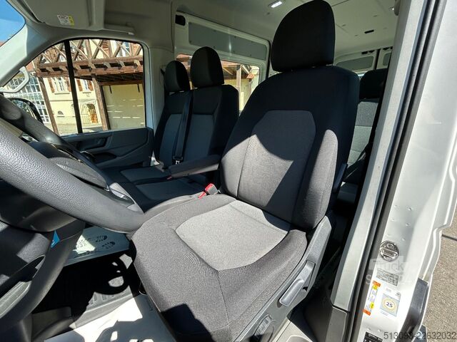 Minibüs VW CRAFTER 6 SITZER KLIMAAUTO. ACC NAVI KAMERA PDC