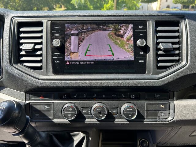 Minibüs VW CRAFTER 6 SITZER KLIMAAUTO. ACC NAVI KAMERA PDC