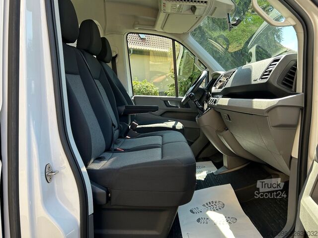 Minibüs VW CRAFTER 6 SITZER KLIMAAUTO. ACC NAVI KAMERA PDC