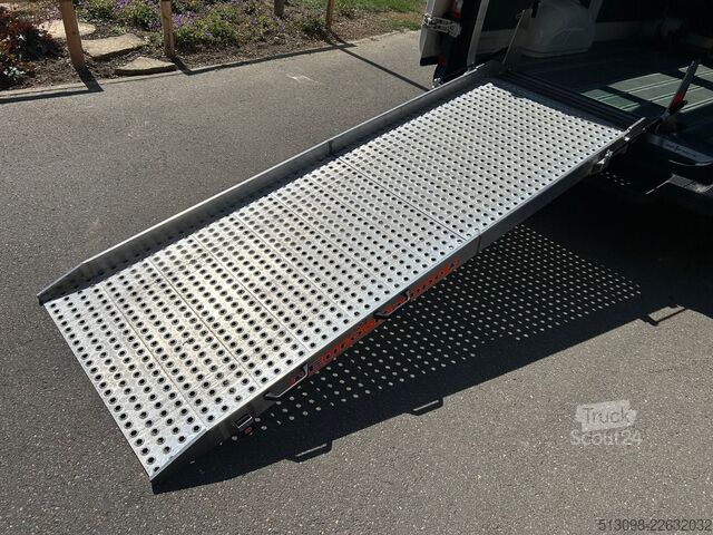 Minibüs VW CRAFTER 6 SITZER KLIMAAUTO. ACC NAVI KAMERA PDC