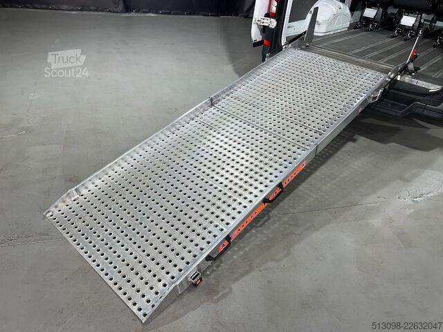Minibüs VW CRAFTER 8 SITZER KLIMAAUTO. ACC NAVI KAMERA PDC