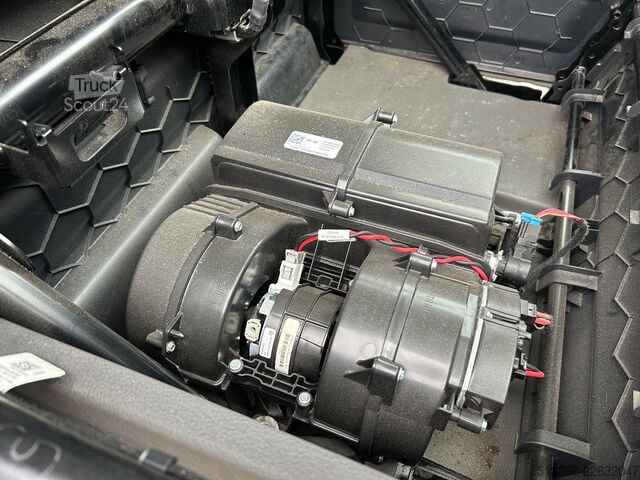 Minibüs VW CRAFTER 8 SITZER KLIMAAUTO. ACC NAVI KAMERA PDC