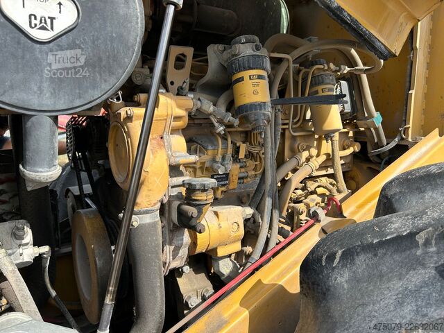 مدحلة أسطوانة واحدة CATERPILLAR CS - 563 E / Walzenzug / 6 Zylinder / Planiersch