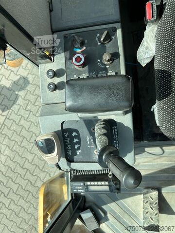 مدحلة أسطوانة واحدة CATERPILLAR CS - 563 E / Walzenzug / 6 Zylinder / Planiersch
