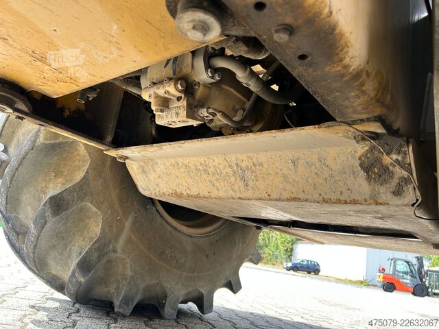 مدحلة أسطوانة واحدة CATERPILLAR CS - 563 E / Walzenzug / 6 Zylinder / Planiersch
