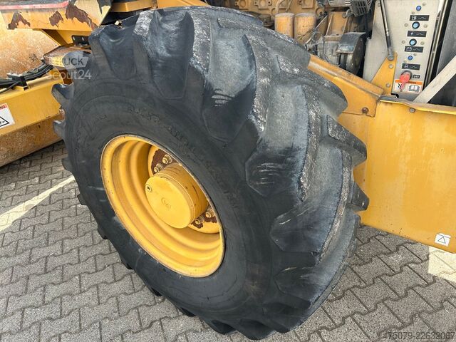 مدحلة أسطوانة واحدة CATERPILLAR CS - 563 E / Walzenzug / 6 Zylinder / Planiersch