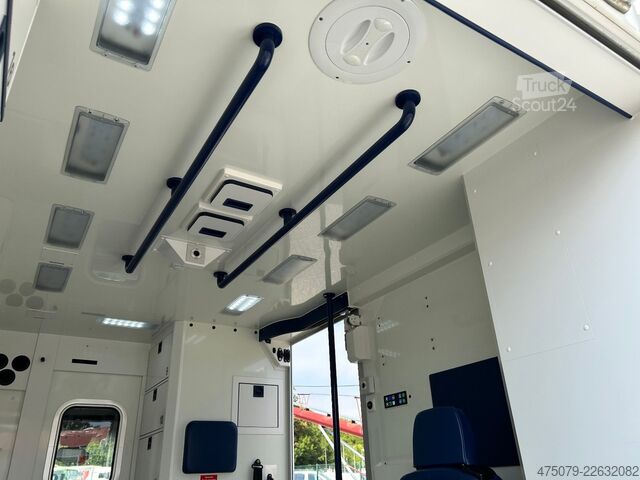 Požiarnické auto RENAULT Master / Rettungswagen Trage / Liege