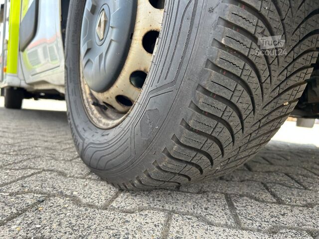 Požiarnické auto RENAULT Master / Rettungswagen Trage / Liege
