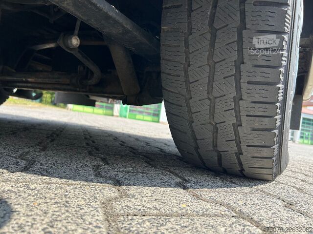 Požiarnické auto RENAULT Master / Rettungswagen Trage / Liege