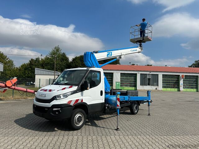Piattaforma aerea montata su camion IVECO Daily 35-12 / Socage 23 T + Funk / HomeButton