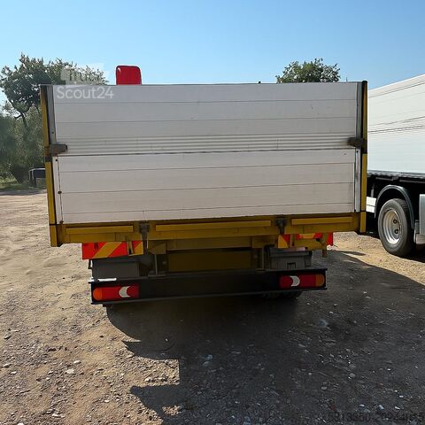 Camión volquete Renault Master