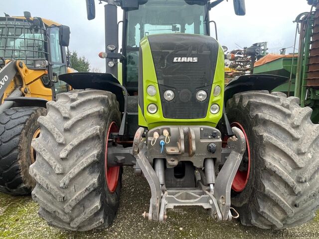 Traktör CLAAS AXION 830