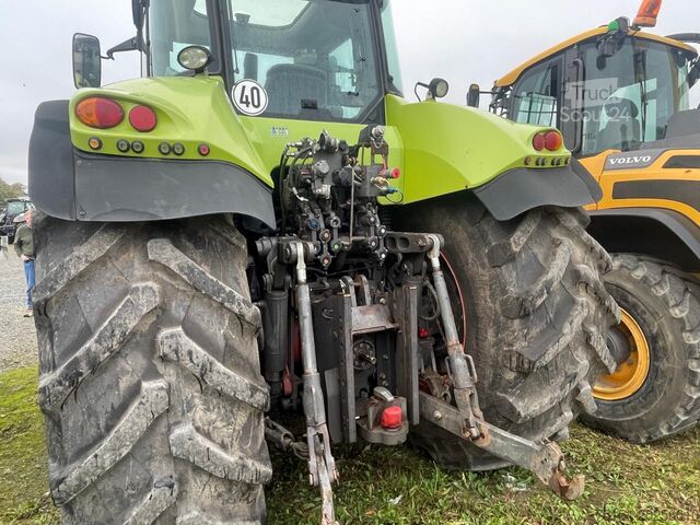 Traktör CLAAS AXION 830